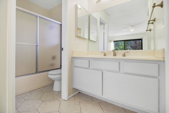 Building Photo - Your Dream 3BR/2.5BA Rental in the Desirable 'Dearborn Grove' Community in Redlands!