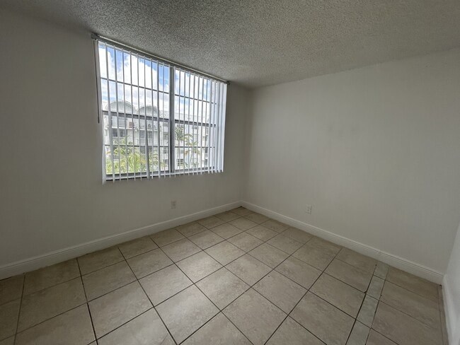Building Photo - 488 NW 165th St