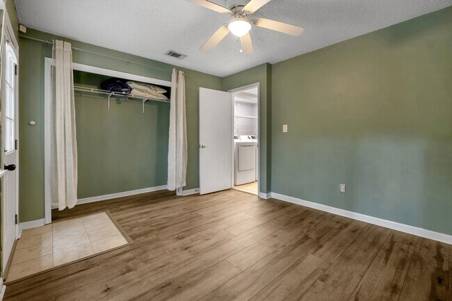 Building Photo - 2471 Talco Hills Dr