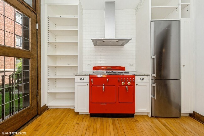 Building Photo - 5656 S Dorchester Ave