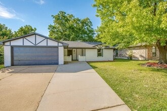 Building Photo - 808 Easter Dr