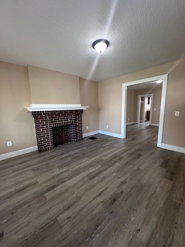 Building Photo - 431 E 14th Ave