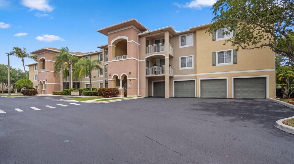 Building Photo - 6475 Emerald Dunes Dr