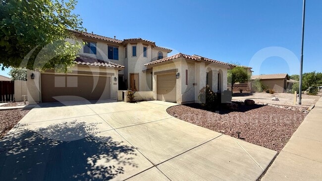 Building Photo - 2131 E Yellowstone Pl