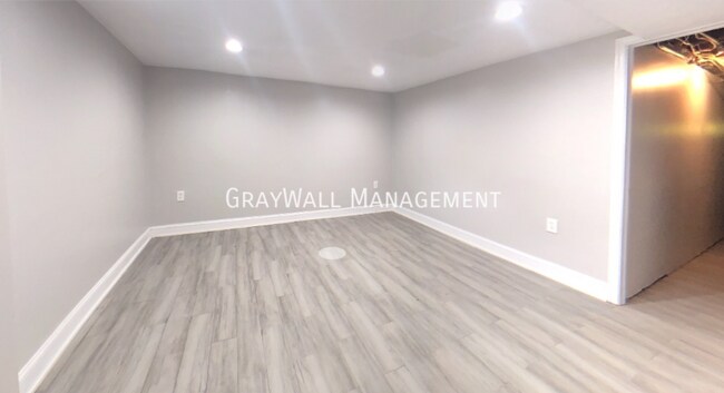 Building Photo - $2,000 - 3 Bedroom 1 Bathroom House In Col...