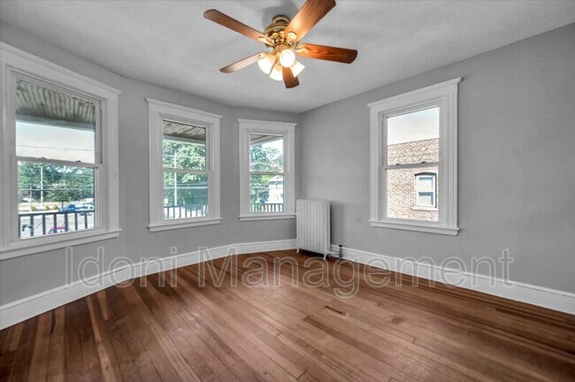 Building Photo - 694 Main St