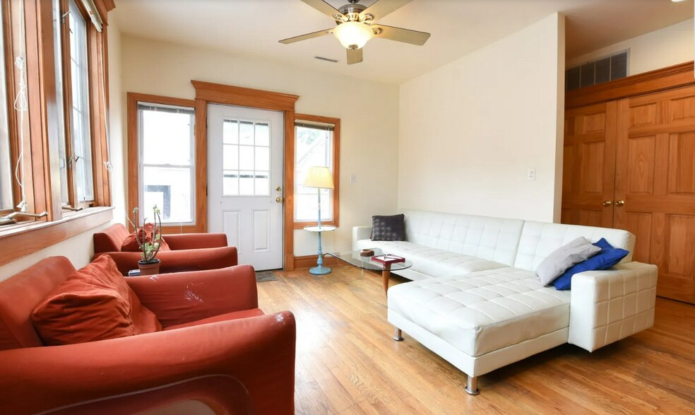 Dining Area or 2nd Living Room - 4322 N Lincoln Ave