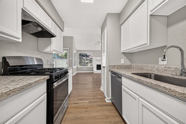 Building Photo - 14306 River Glen Dr