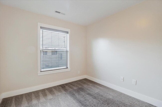 Building Photo - 683 Harbour Way