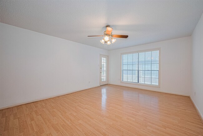 Building Photo - 1311 Antoine Dr