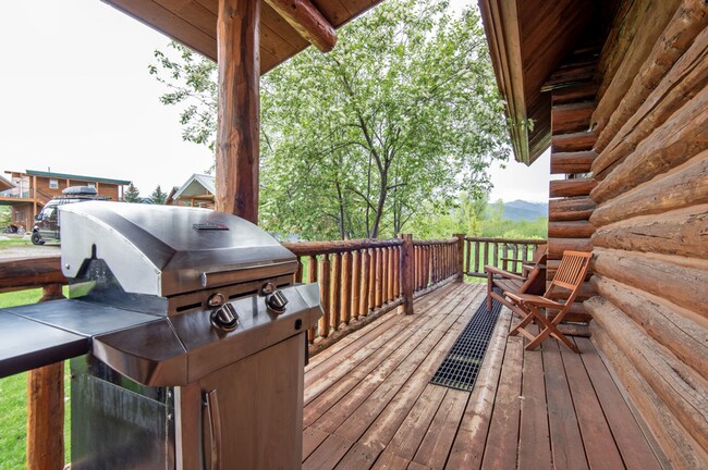 Building Photo - Charming Log Cabin and Carriage House – Do...