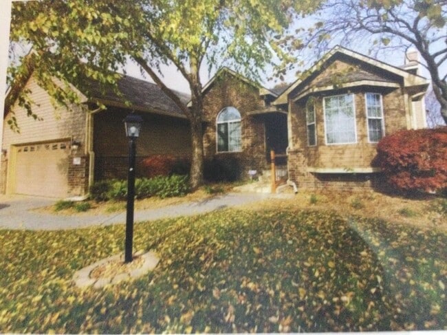 Primary Photo - 537 S Limuel Ct
