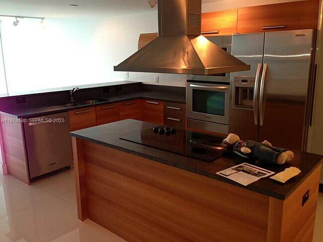 Building Photo - 2950 NE 188th St