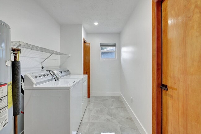 Building Photo - 1124 SE Ladner St