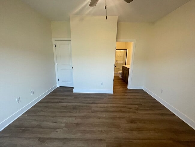 Building Photo - 3809/11 Bluelake