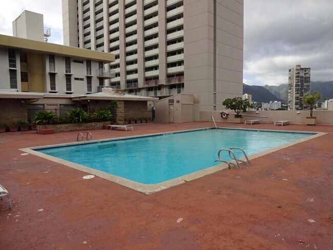 Building Photo - 2211 Ala Wai Blvd