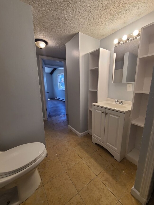 Building Photo - Spacious 3-bedroom, 1-bathroom home in Baroda
