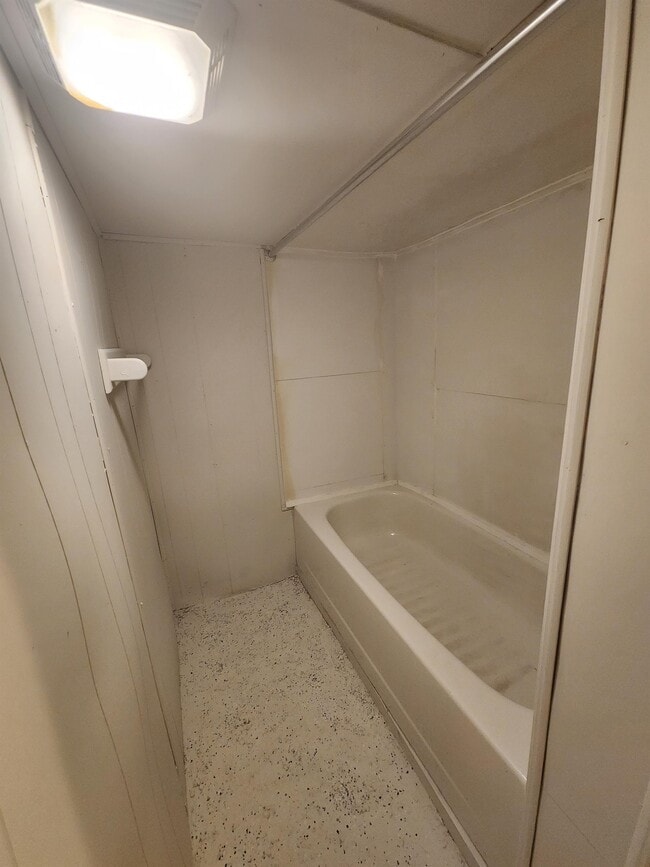 Building Photo - 214 6th St