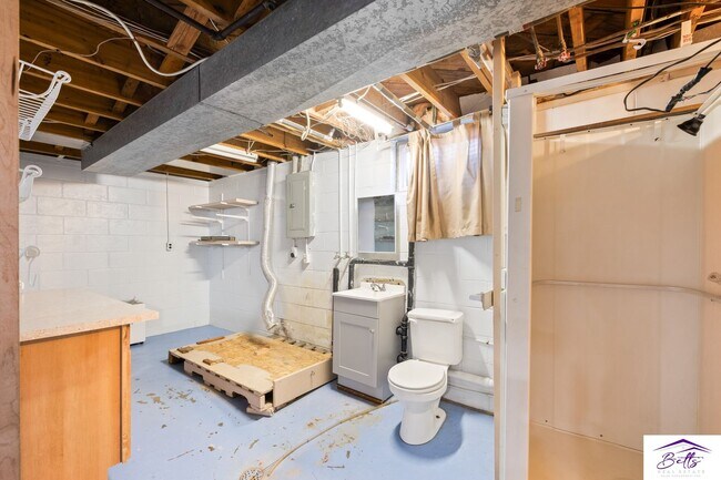 Building Photo - 204 Shamrock Rd