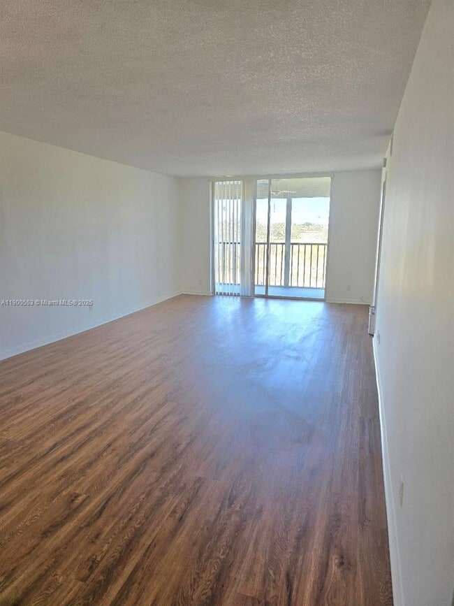 Building Photo - 2571 Aragon Blvd