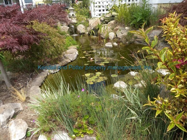 Building Photo - Schwann Lagoon 2 bed/1 bath Furnished Condo