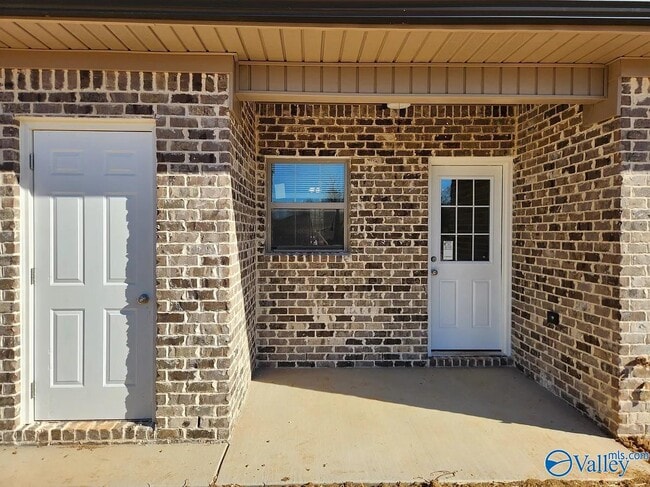 Building Photo - 207 Fern Bank Dr
