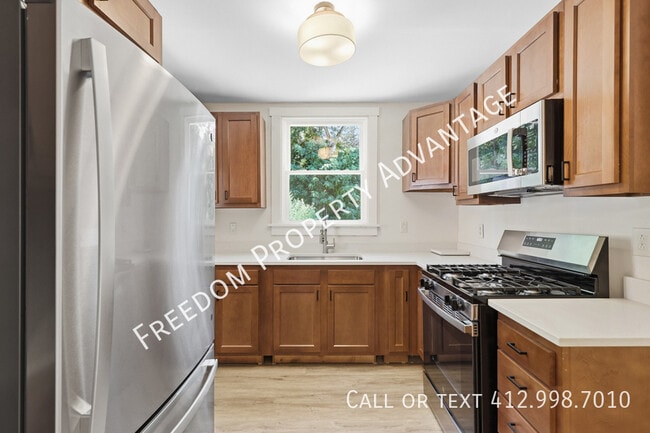 Building Photo - 761 Shady Dr E