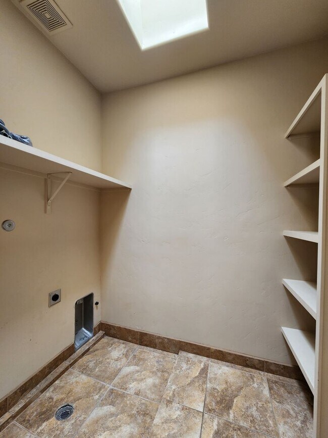 Building Photo - Sweet spot in the Pueblos at Alameda Ranch