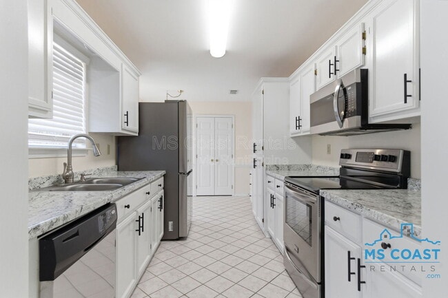 Building Photo - 880 Oio Pl