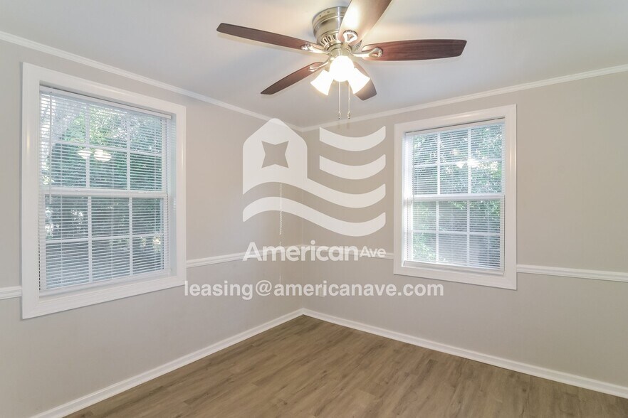 Building Photo - 211 Bradley Dr