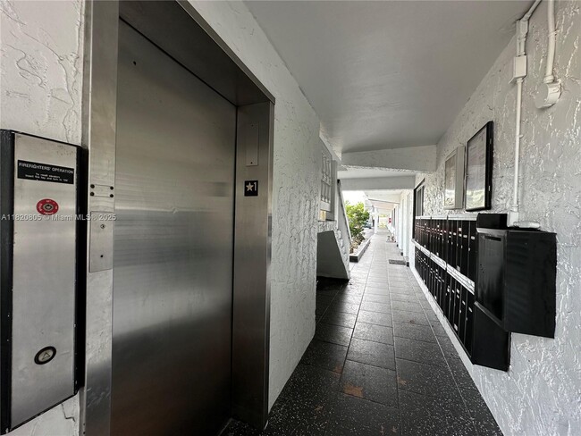Building Photo - 1400 NE 56th St