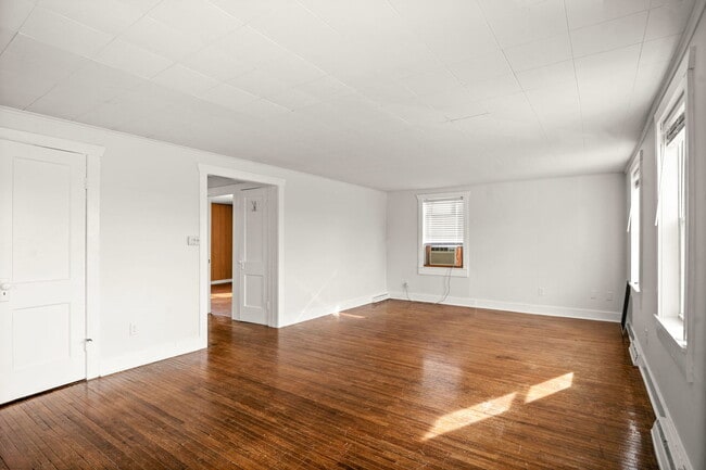 Building Photo - 825 E Wilson St