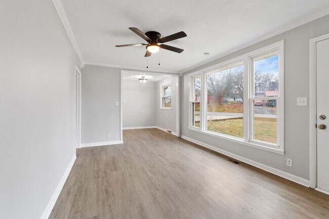 Building Photo - 3 Bedroom Pet Friendly Home For Rent!