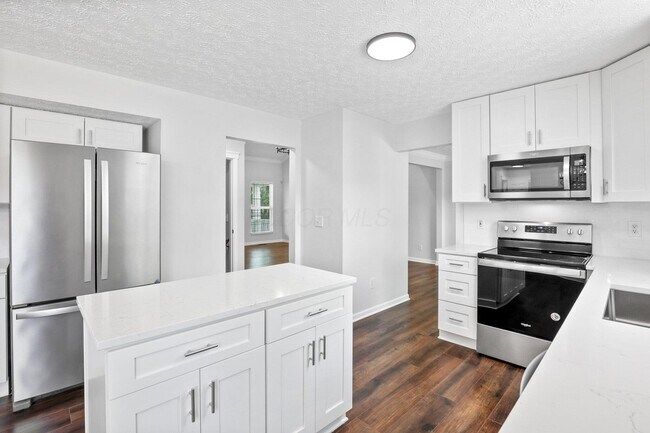 Building Photo - 5998 Blaverly Dr