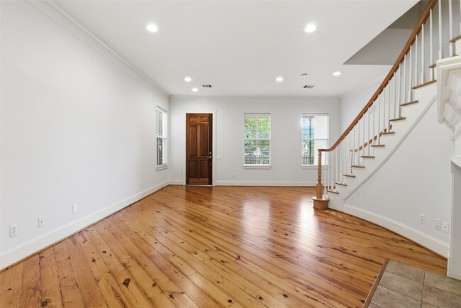 Building Photo - 4424 Blossom St