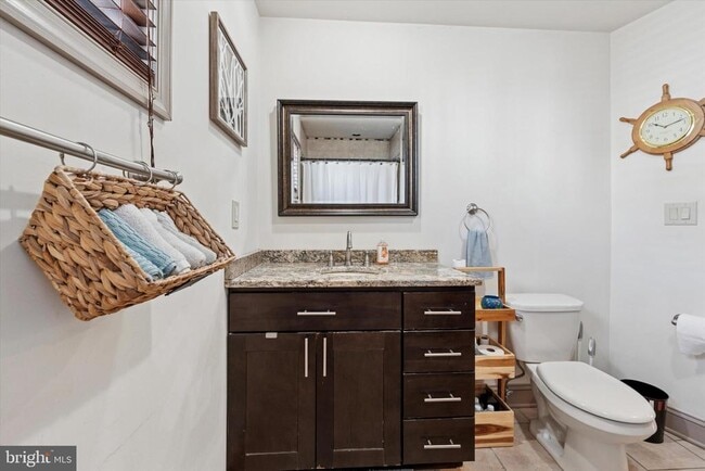 Building Photo - 2423 S Bancroft St