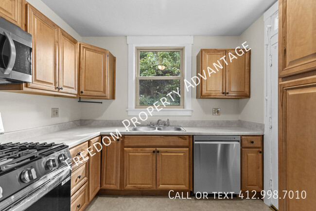 Building Photo - 739 Shady Dr E