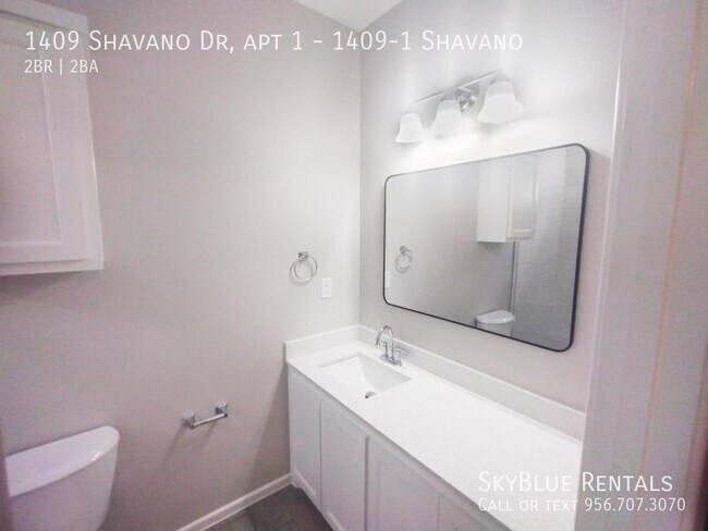Building Photo - 1409 Shavano Dr