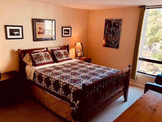 Building Photo - 7320 Hawthorn Ave