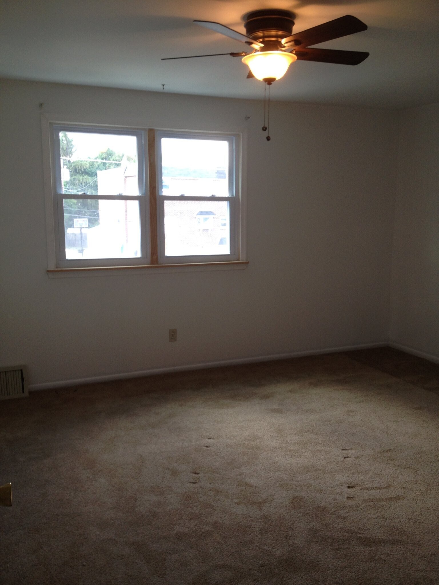 Building Photo - 3633 E Crown Ave