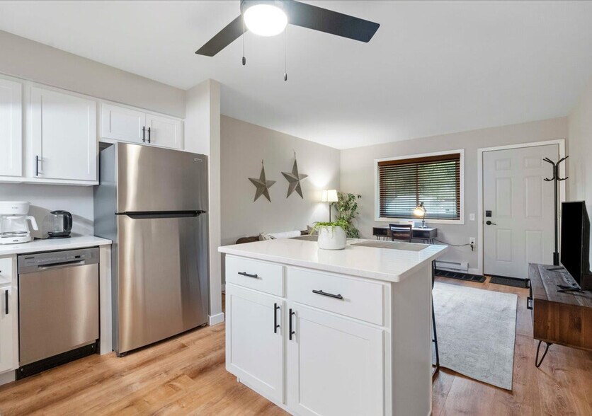 Building Photo - 1217 E Wilson St