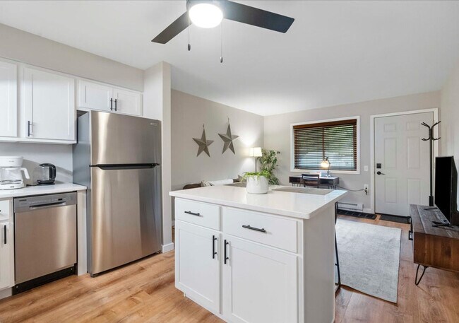 Building Photo - 1217 E Wilson St