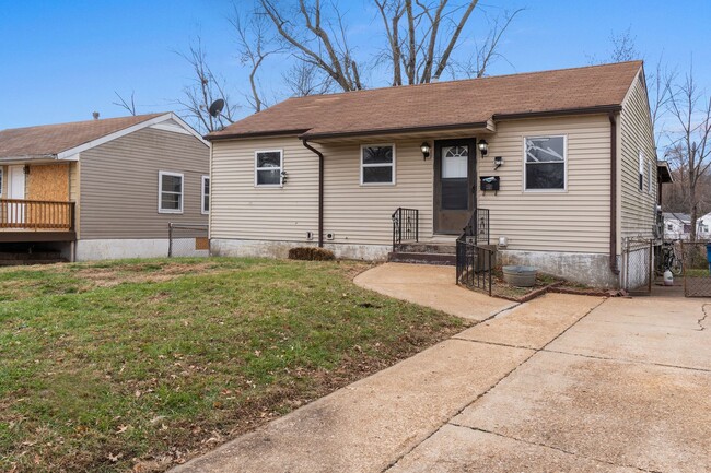 Primary Photo - Accepting Section 8! Comfortable 3 bedroom...