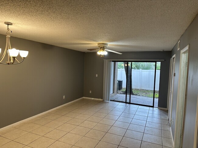 Building Photo - 537 Trellis CT
