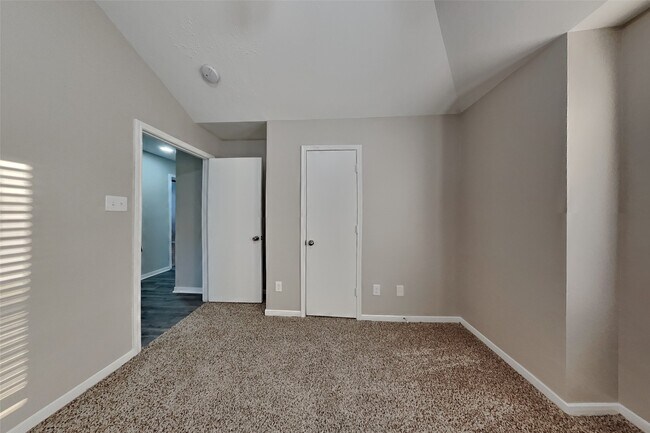 Building Photo - 18610 Willow Cove Dr