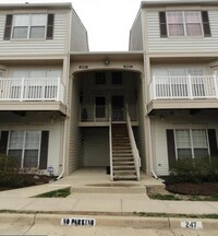 Building Photo - 8218 Catbird Cir