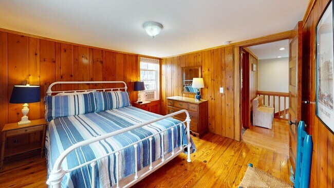 Building Photo - Winter Rental Only. Single Family Available: September 1 to April 30th - May 15th