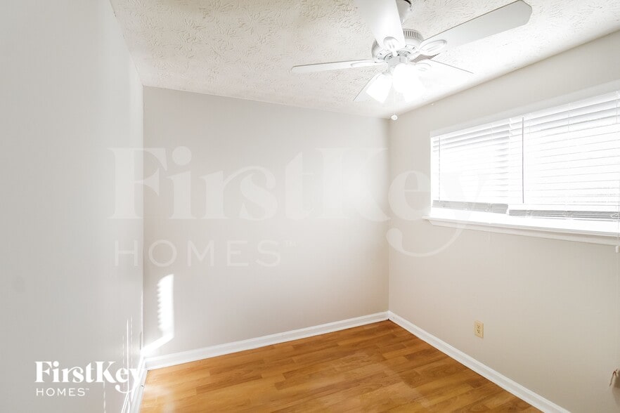 Building Photo - 675 Woodcrest Manor Dr