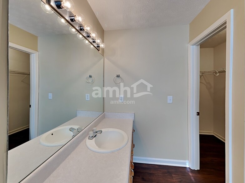 Building Photo - 532 Halley Way