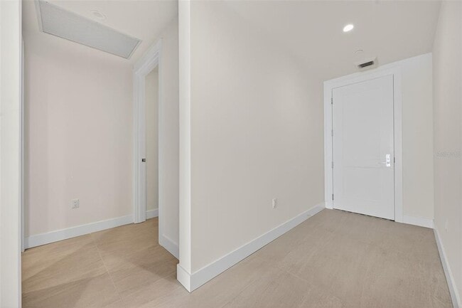 Building Photo - 301 1st St S